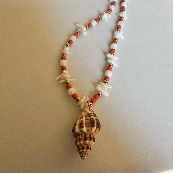 Ocean Muse Shell Necklace - Picture 8 of 8